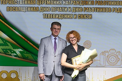 Сотрудников СМИ наградило руководство Минска