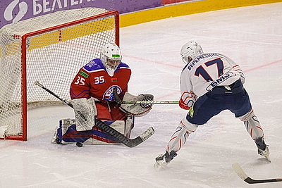 Хоккеисты \"Юности\" обыграли \"Металлург\" в матче экстралиги