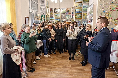 Богатство культуры через простые вещи. Выставка \"Народ багаты на розныя святы\" открылась в Гомеле