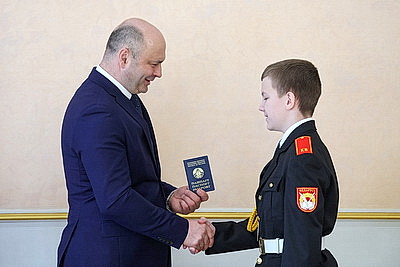 18 отличников учебы из Витебской области получили первые паспорта