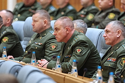 Лукашенко собрал совещание для подведения итогов комплексной проверки Вооруженных Сил