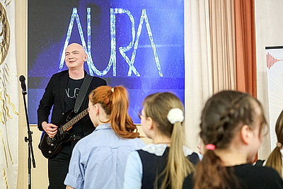 Песни и улыбки для детей и пожилых по всей стране. В Минске проходит акция \"Верить в себя\"