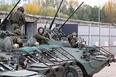 Одно из подразделений 38-й бригады приведено в готовность во время проверки ВС
