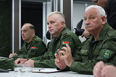 Лукашенко ознакомился с развитием и практическим использованием в войсках систем связи