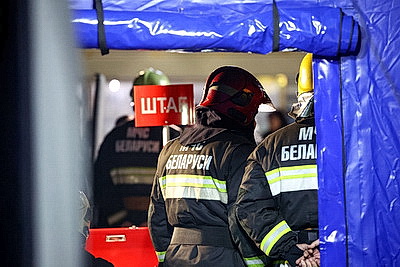 Ночные учения МЧС прошли на станции метро \"Аэродромная\" в Минске