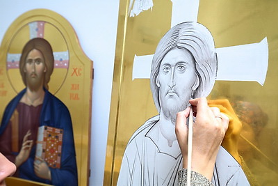 \"Каждая икона становится этапом жизни\". Иконописец Лариса Нежборт