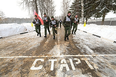 Внезапная проверка ВС продолжается. Бойцы сдают экзамен на выносливость