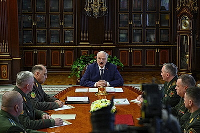 Лукашенко заслушал доклад по тематике плана строительства и развития Вооруженных Сил