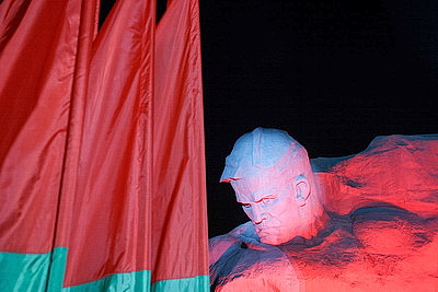 Тысячи человек приняли участие в митинге-реквиеме в Брестской крепости