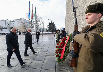 Праздник мужества и верности долгу: в регионах Беларуси 23 февраля прошли торжественные митинги