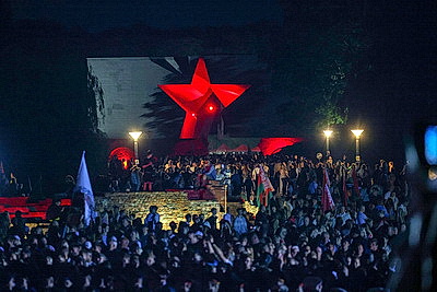 Тысячи человек приняли участие в митинге-реквиеме в Брестской крепости