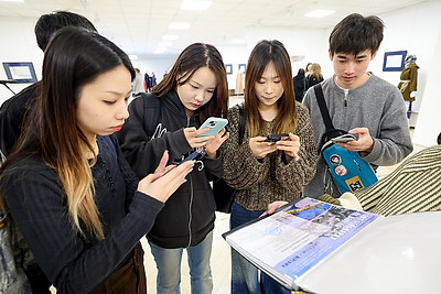 С точностью в деталях. В Витебске открылась выставка народного костюма от молодого дизайнера