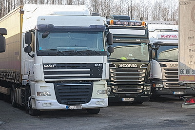 \"Не торопятся работать\". Как литовская сторона принимает грузовики в пункте пропуска \"Бенякони\"