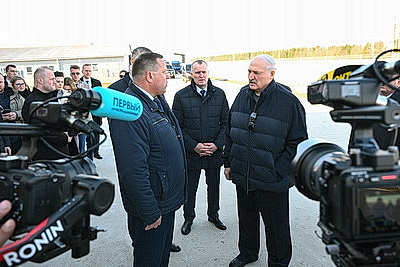 Лукашенко ознакомился с развитием мясного скотоводства и молочной отрасли