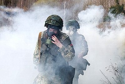 Не только в строю, но и в бою: комбинированный марш-бросок для военнослужащих девушек прошел в Чаусском районе