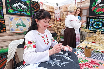 Национальные подворья ярко представлены на фестивале культур в Гродно