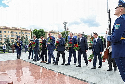 Автопробег \"Города-герои - города Героев\" по территории Беларуси стартовал от площади Победы в Минске