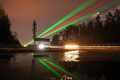 Лазеры на трассах: на М1 действует экспериментальная система светового оповещения