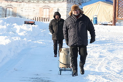 Православные верующие празднуют Крещение Господне