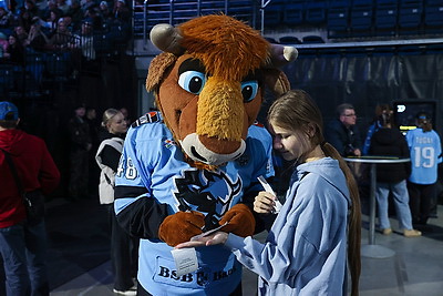\"Наши болельщики - лучшие\". Хоккейное \"Динамо\" закрыло сезон в \"Минск-Арене\"