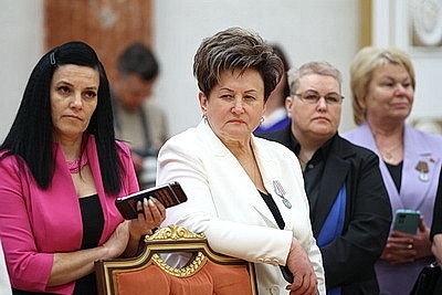 Для участников форума \"Женщина и будущее деревни\" провели экскурсию во Дворце Независимости