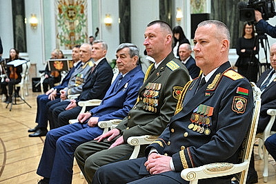Лукашенко в преддверии священного праздника Дня Победы вручил государственные награды