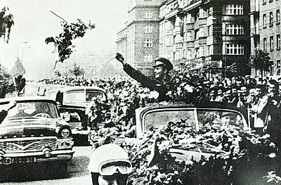 Письмо Гагарина, значки, плакаты. В Витебске открылась посвященная космосу выставка