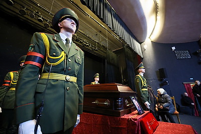 В Минске простились с народным поэтом, одним из авторов Государственного гимна Владимиром Каризной