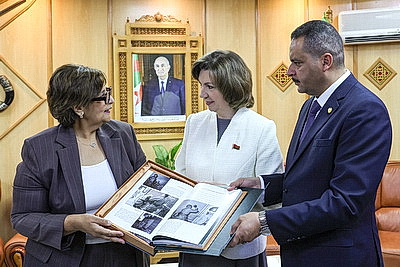 Кочанова в Алжире возложила венок в мемориальном комплексе \"Памятник славы и мученичества\"