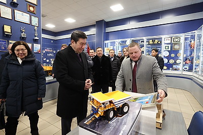 Казахстанская парламентская делегация посетила ОАО \"БЕЛАЗ\"