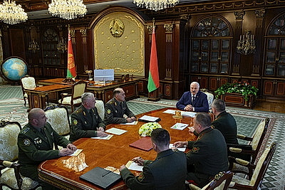 Лукашенко заслушал доклад по тематике плана строительства и развития Вооруженных Сил