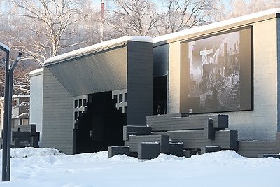 Председатель Мажилиса Парламента Республики Казахстан возложил цветы в МК \"Хатынь\"