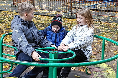 \"За большим столом иногда не хватает мест\". Как живет \"Семья года\" из Кобринского района