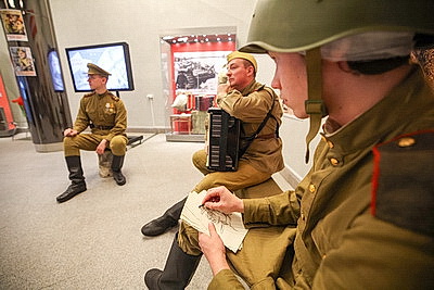 Творили в окопе и на привале. Выставка фронтового рисунка открылась в Минске