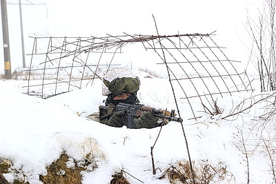 Атаки дронов, засады противника: с чем сталкиваются десантники во время проверки боеготовности ВС