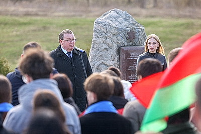 Память сквозь поколения. В Дятловском районе прошел митинг на месте расстрела фашистами мирных жителей