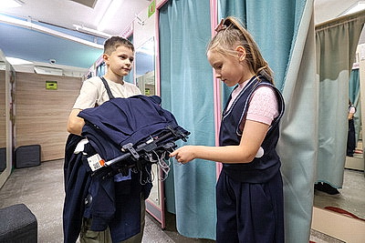 Широкий ассортимент школьной одежды представили к новому учебному году