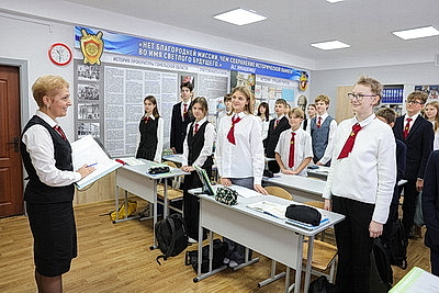 Учитель истории с 30-летним стажем: отдаем детям сердце
