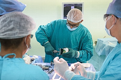 Инновационный подход на практике. Ведущие ортопеды Беларуси и Швейцарии провели уникальную операцию