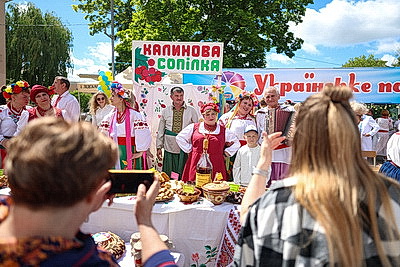 Национальные подворья ярко представлены на фестивале культур в Гродно