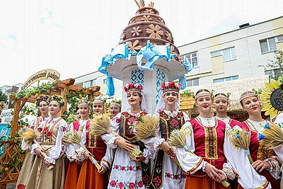 \"Дажынкі-2026\". Фестиваль-ярмарка тружеников села проходит в Барановичском районе