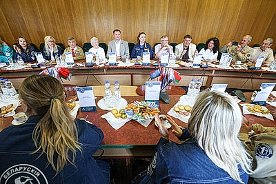 \"Через душу и сердце\". Ветераны студотрядовского движения поделились опытом с молодежью