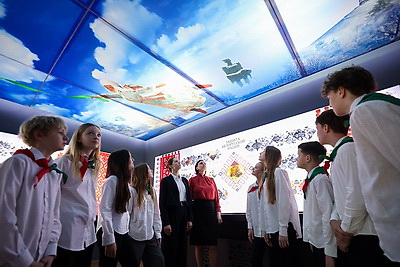 \"Отклик читается в глазах\". В школах Беларуси прошел единый урок, посвященный трагедии в Хатыни