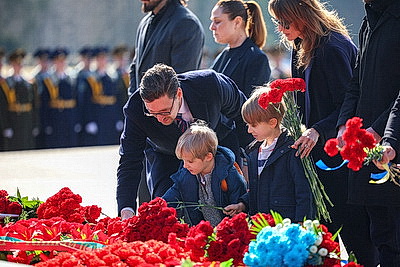 \"Пусть скорбь и печаль обернутся в мужество ваше и силу\". В Хатыни проходит всенародная вахта памяти