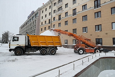 Последствия снегопада устраняют в городах Беларуси