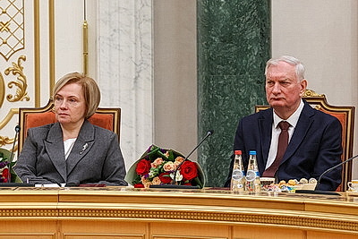 Лукашенко вручил дипломы доктора наук и аттестаты профессора