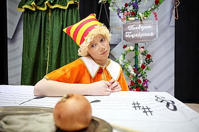 Принятие, социализация, дружба. В Минске инклюзивный театр представил спектакль в поддержку детей с РАС