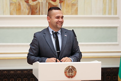 Делегация работников образования стран СНГ посетила с экскурсией Дворец Независимости