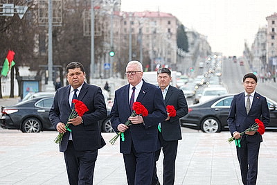 \"Нам есть чему учиться\". Председатель ЦИК Кыргызстана о работе с населением в Беларуси