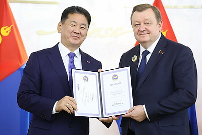 Президент Монголии вручил госнаграды гражданам Беларуси